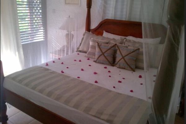 Hummingbird Beach Resort (Mamin)